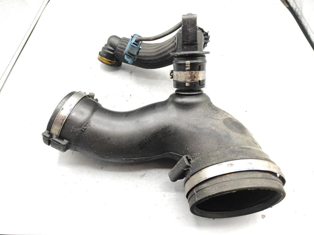 Peugeot 407 2.2HDI 2008 Diesel turbo air intake inlet pipe hose 040720