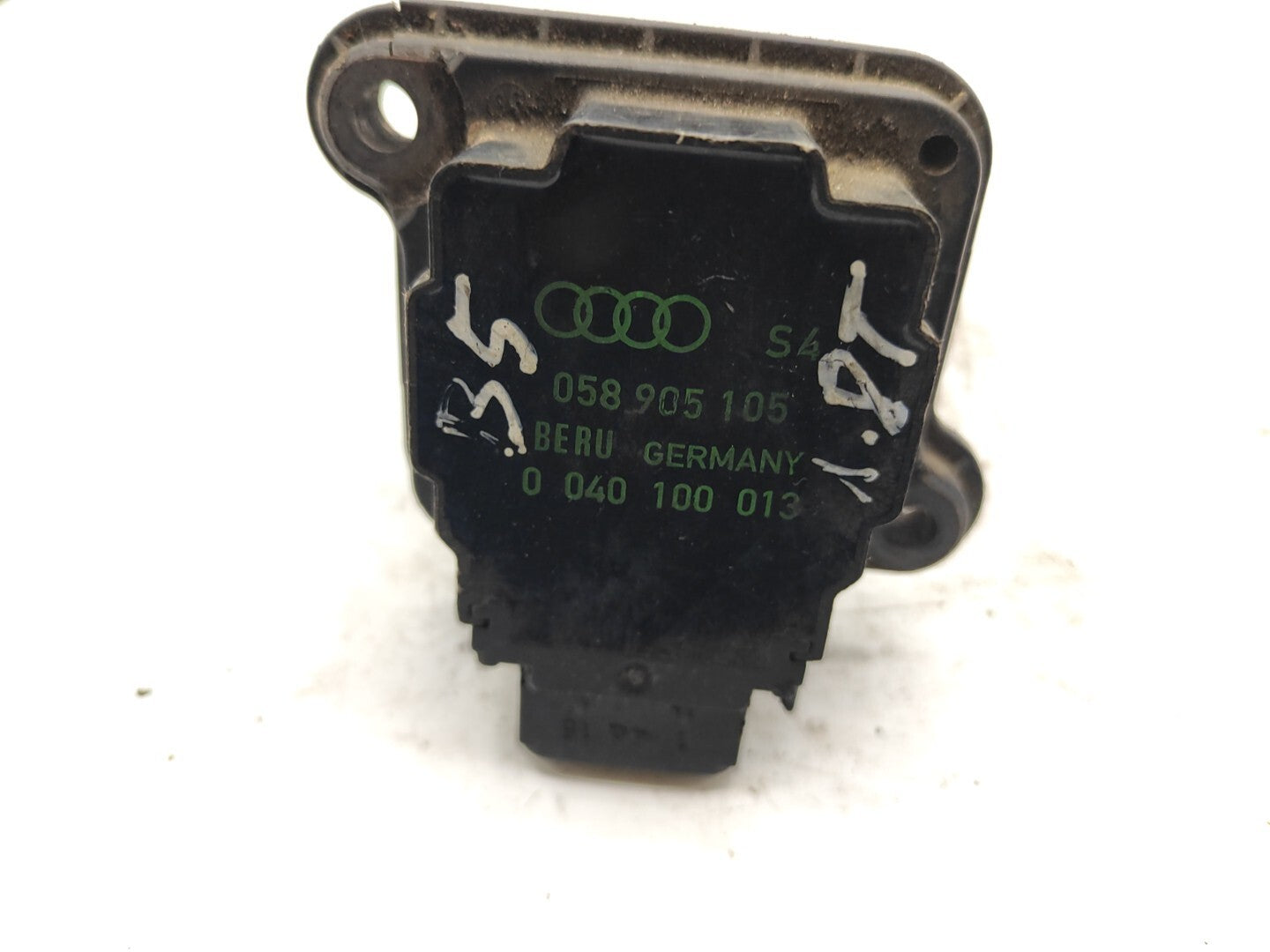 Audi A4 B5 1.8T Petrol Avant 2000 Engine Ignition Coil Module 058905105