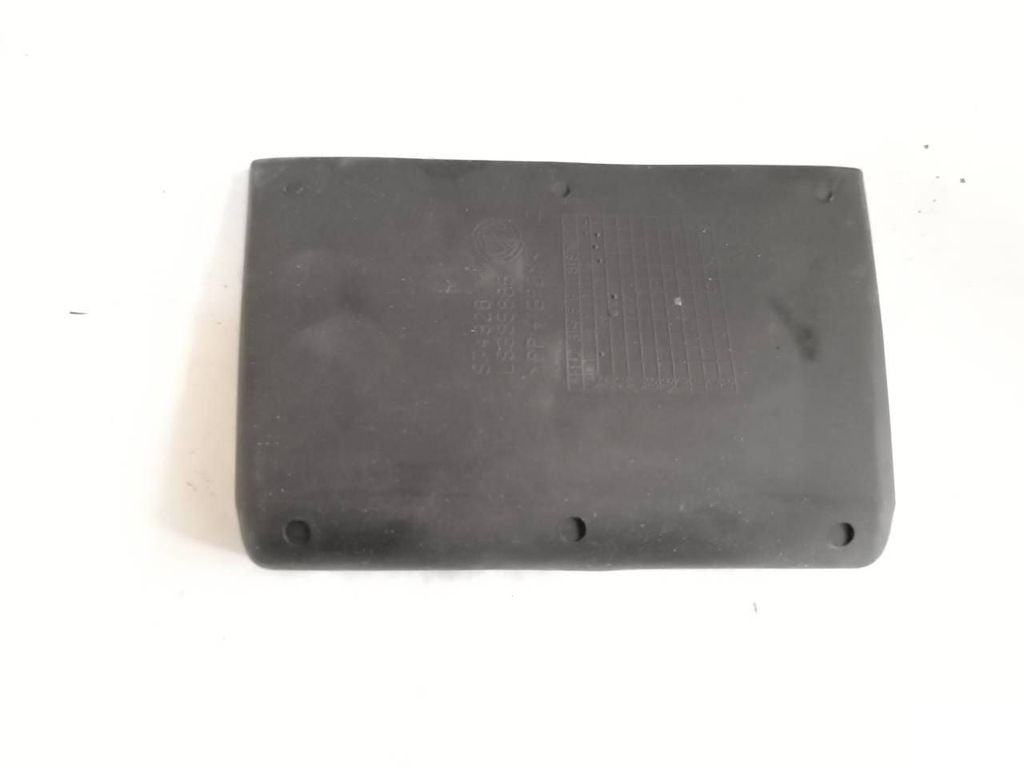 Alfa Romeo 147 1.9JTD 85kW 8V 2005 Front center console pad LS385885