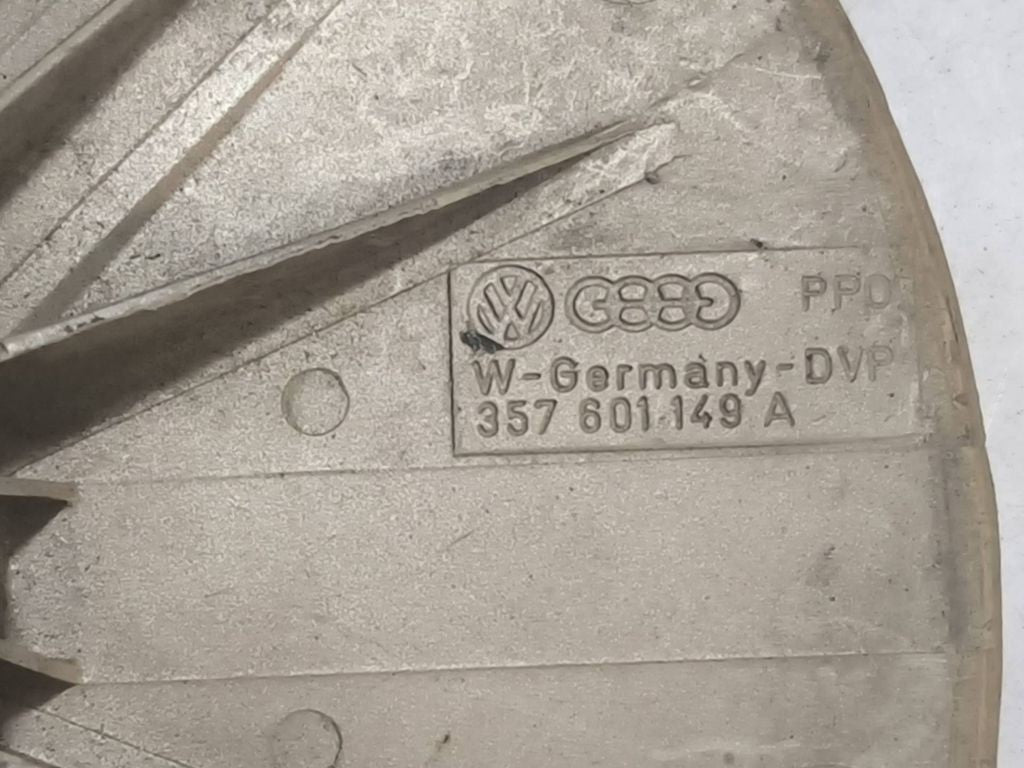 Volkswagen Golf III MK3 1991 wheel cap 357601149A