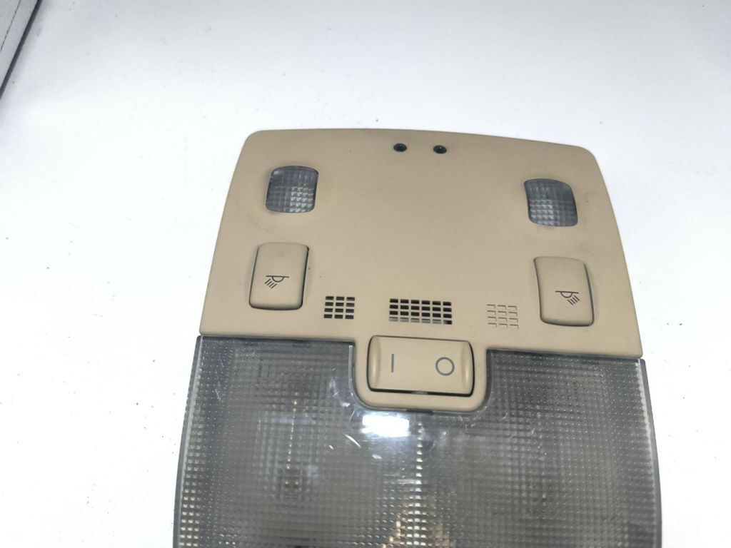 Audi A4 S4 B6 8E 8H 2002 front seat dome reading light 8E0947565