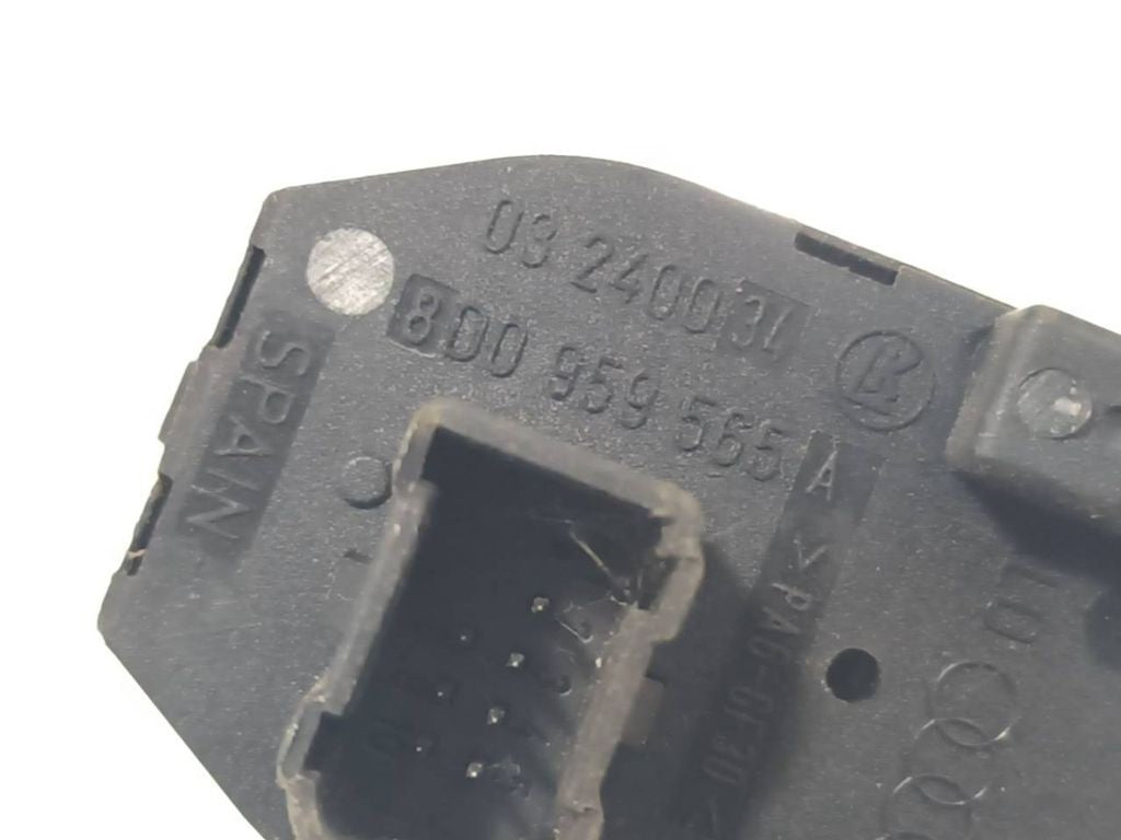 Audi A3 S3 8L 1999 Wing mirror switch 8D0959565A