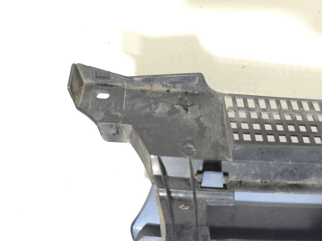 Volkswagen Golf IV 1999 Front grill 1J0853655G