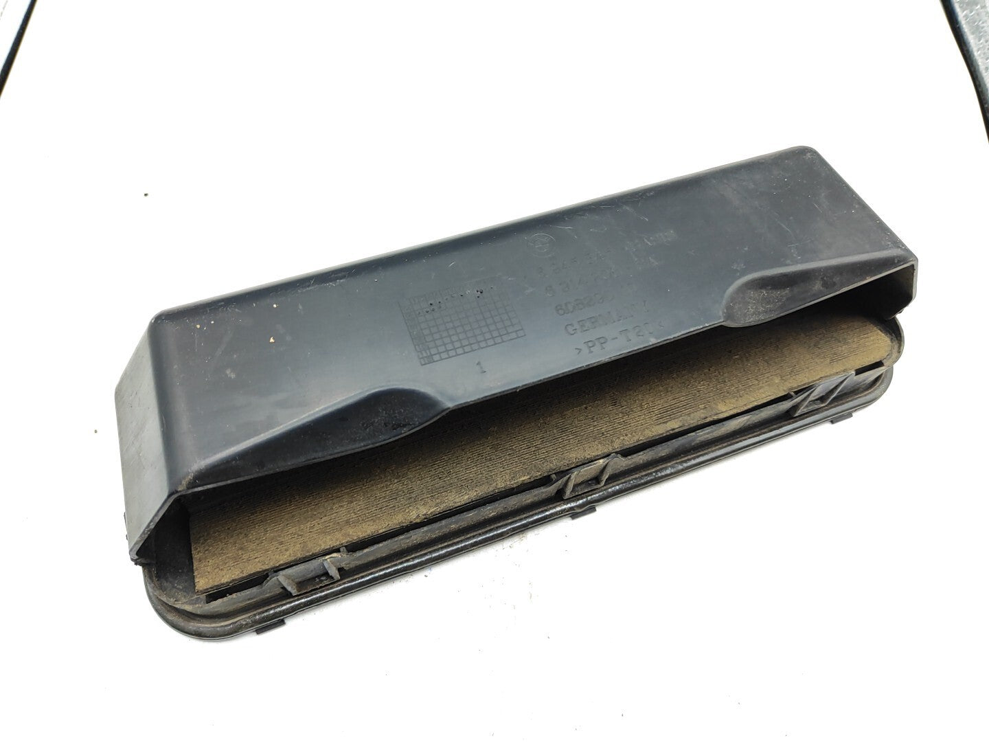 BMW E61 E60 520D 145kW Estate 2006 Rear Body Air vent grill 6945845