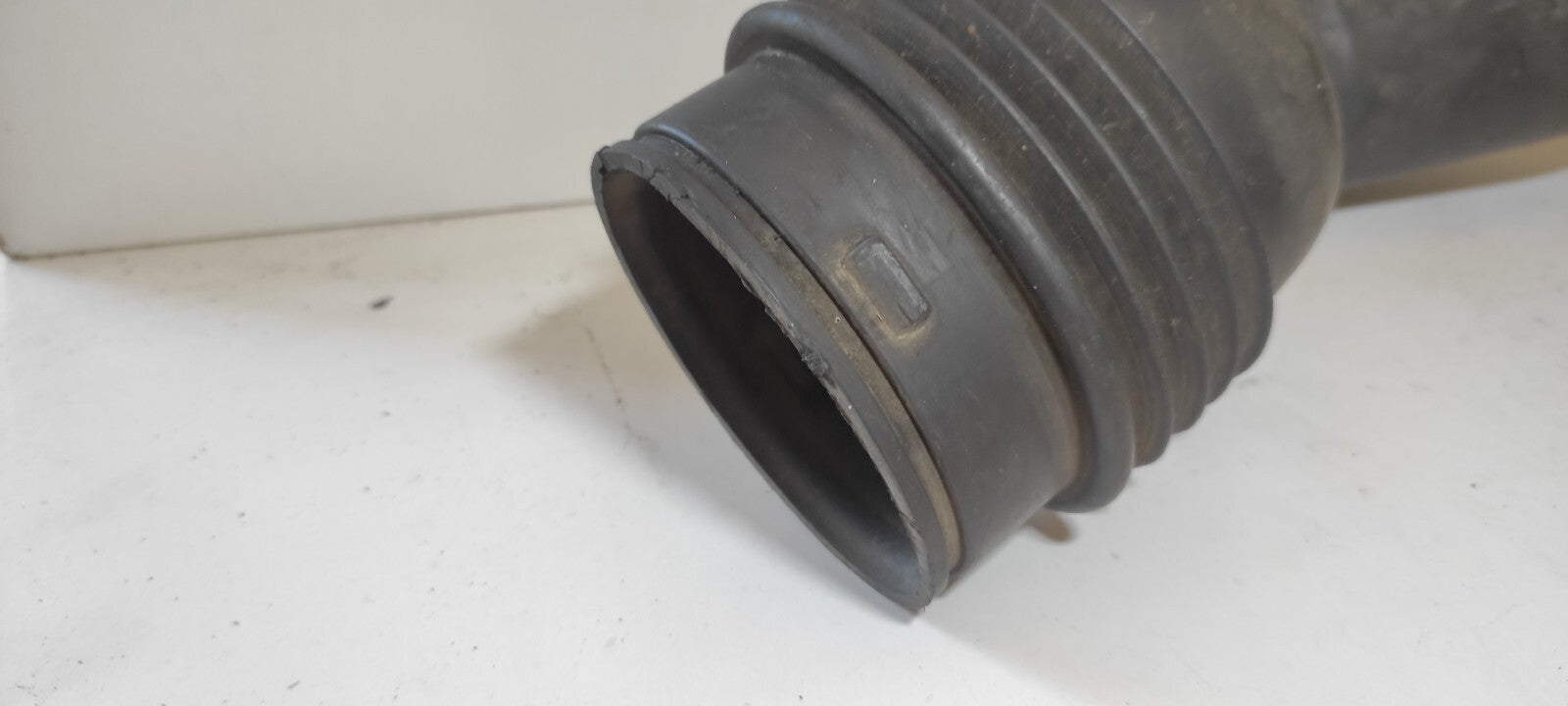 Alfa Romeo 159 1.9JTDM 88kW 2008 Diesel Engine Air Intake Pipe Hose 51782843