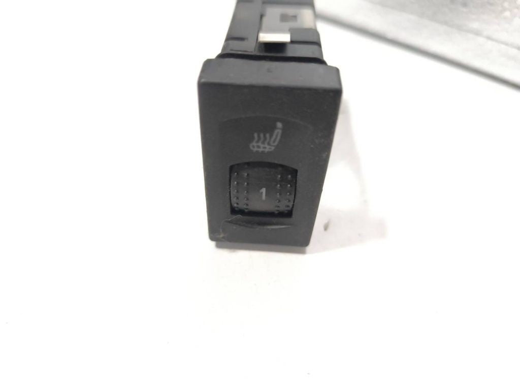 Volkswagen PASSAT B5.5 2005 Seat heating switch 3B0963564C