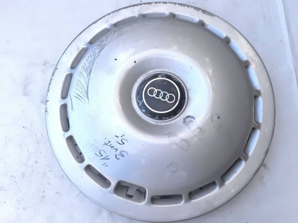 Audi A6 S6 C4 4A 1996 R15 wheel hub cap trim 4A0601147