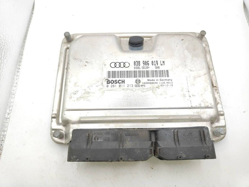 Audi A6 S6 C5 4B 2001 038906019LM Engine control unit module ECU