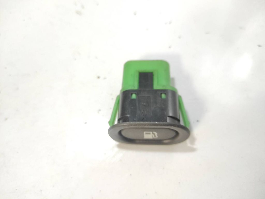 Saab 9-5 2.0T 110kW Petrol 2000 Fuel tank opening switch 4617544