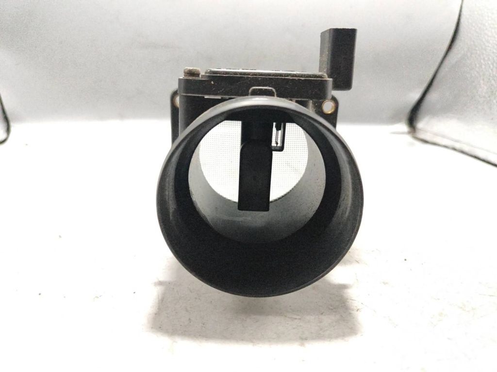 Volkswagen Golf IV 1998 Petrol MAF mass air flow meter sensor 06A906461B
