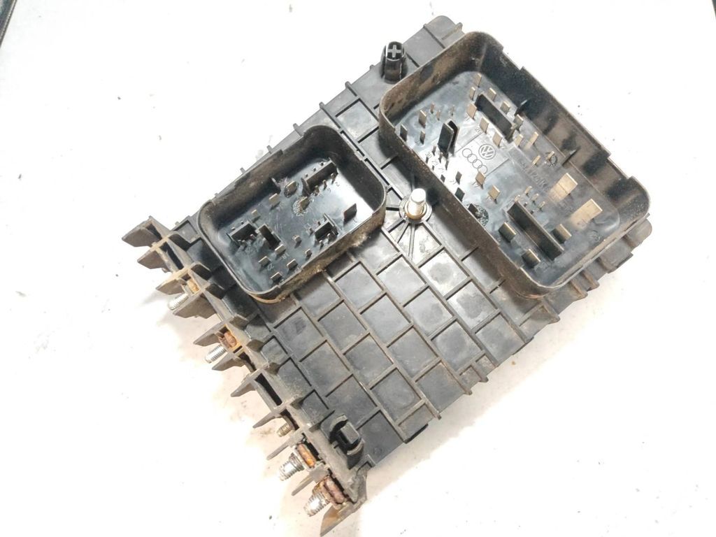 Volkswagen Golf V TDI Diesel 2005 Fuse box module 1K0937124K
