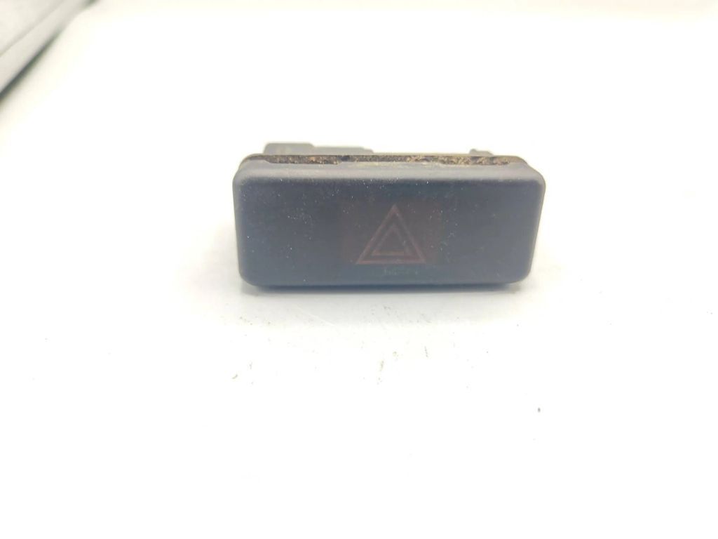 BMW 5 E39 520i 125kW 2003 Hazard light switch 8350947