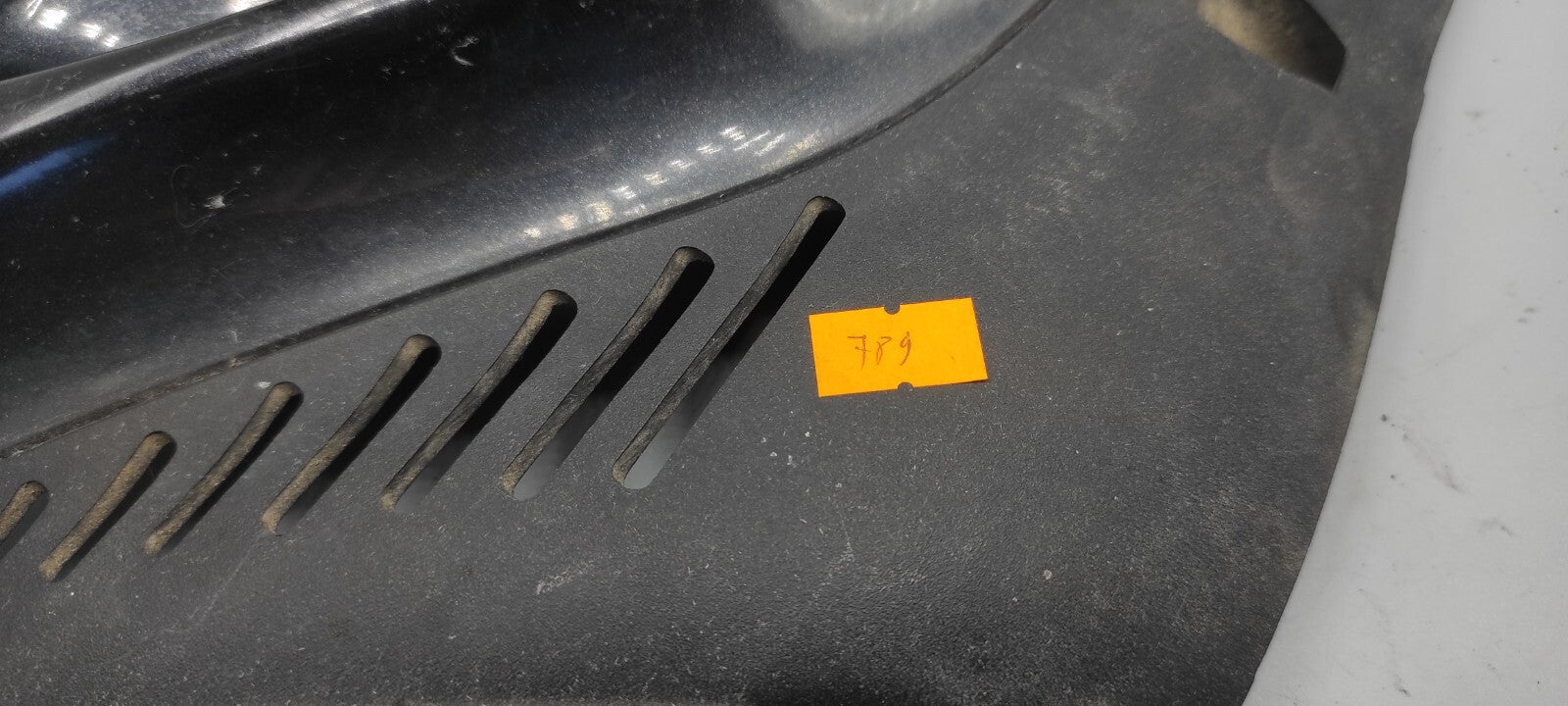 Alfa Romeo 166 2.4JTD 110kW 2002 Front Right Upper Grill 156016559 Black