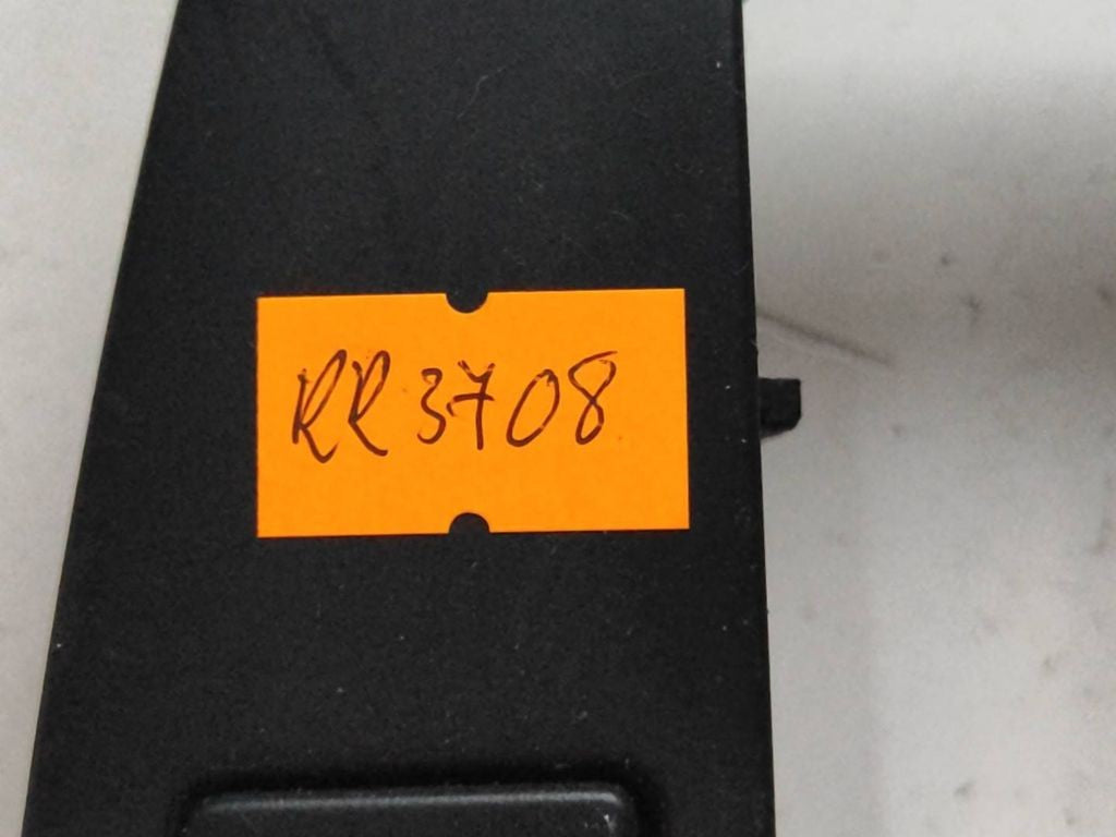 Volkswagen PASSAT B5 Radio GPS head unit trim 3B0858069