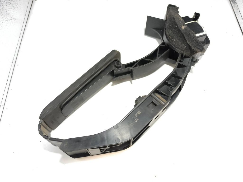 Mercedes-Benz E W211 2003 LHD accelerator gas throttle pedal A2113000404