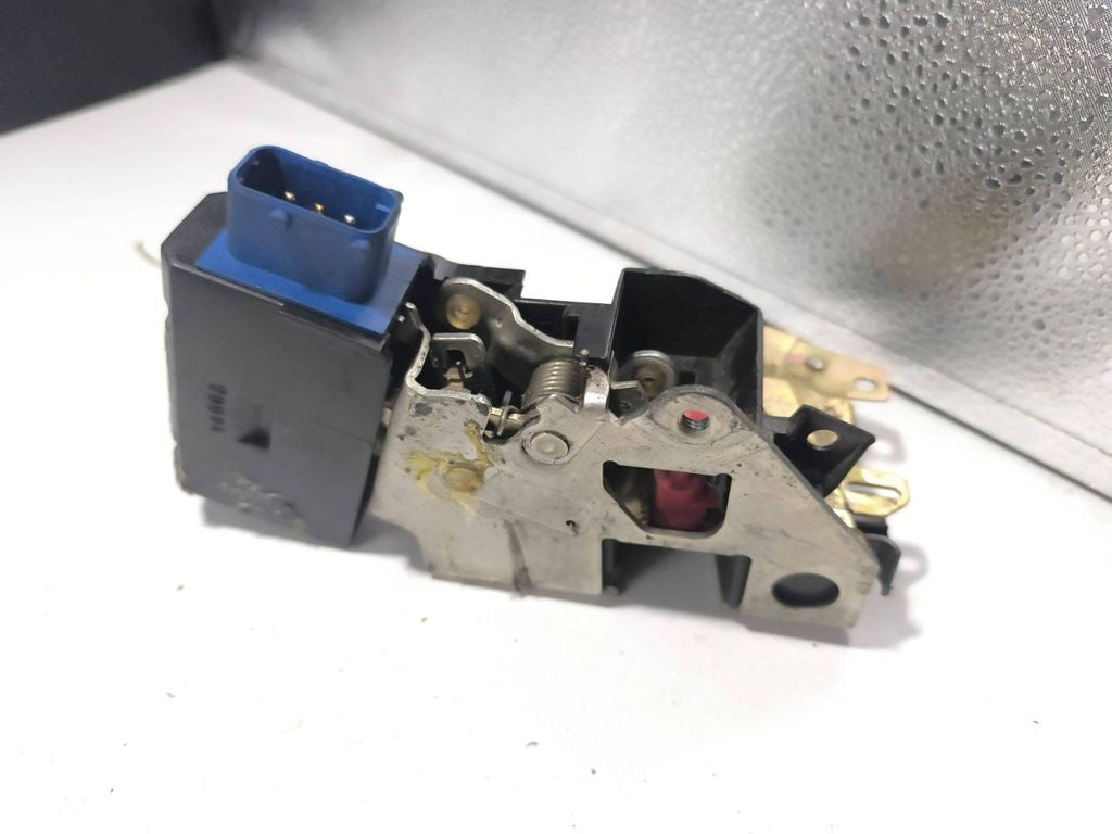 BMW 3 E36 1992  rear left door lock 67111387607