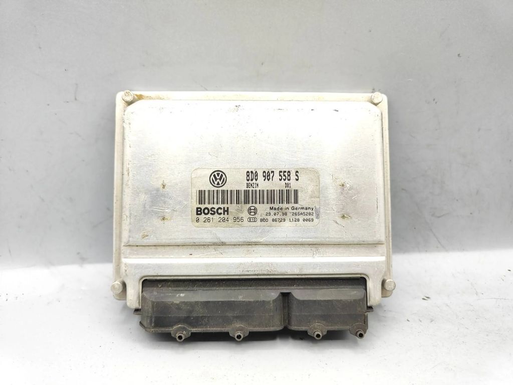 Volkswagen PASSAT B5 1.8i 1998 Engine control unit module ECU 8D0907558S