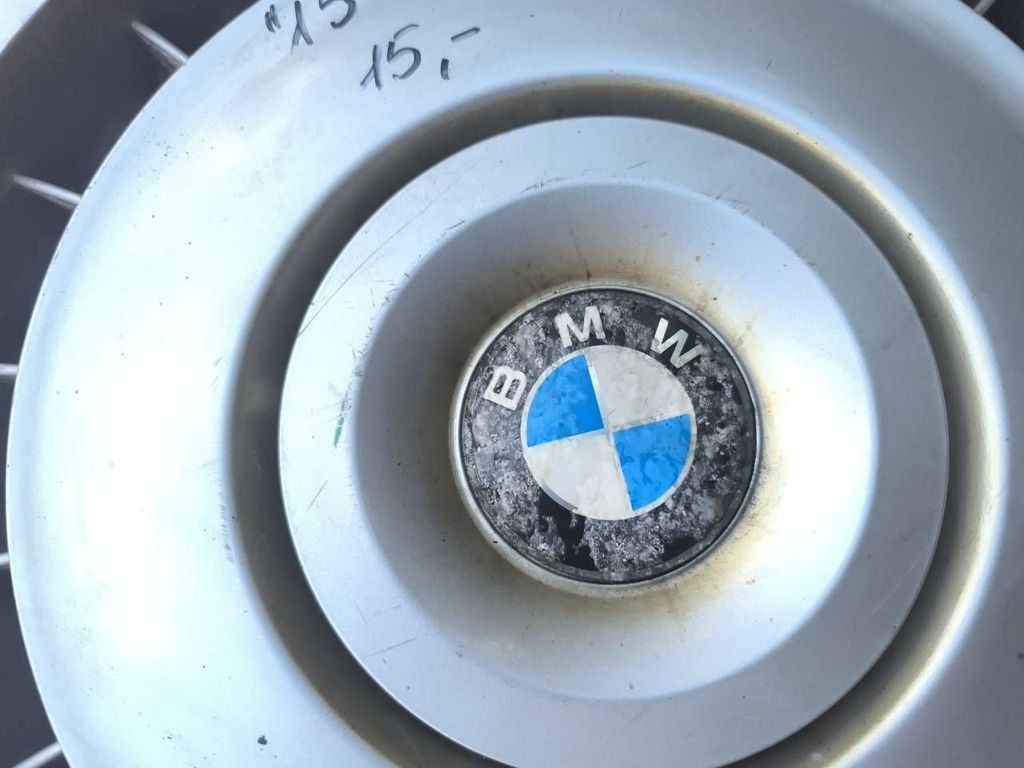 BMW 5 E34 1992 R15 wheel hub cap trim 36131181532