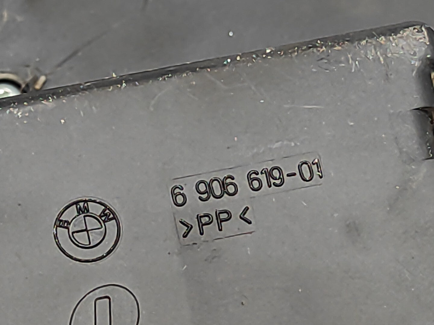 BMW 5 Series E61 530D 170kW 2006 Fuse Box Module 6906619 6906618