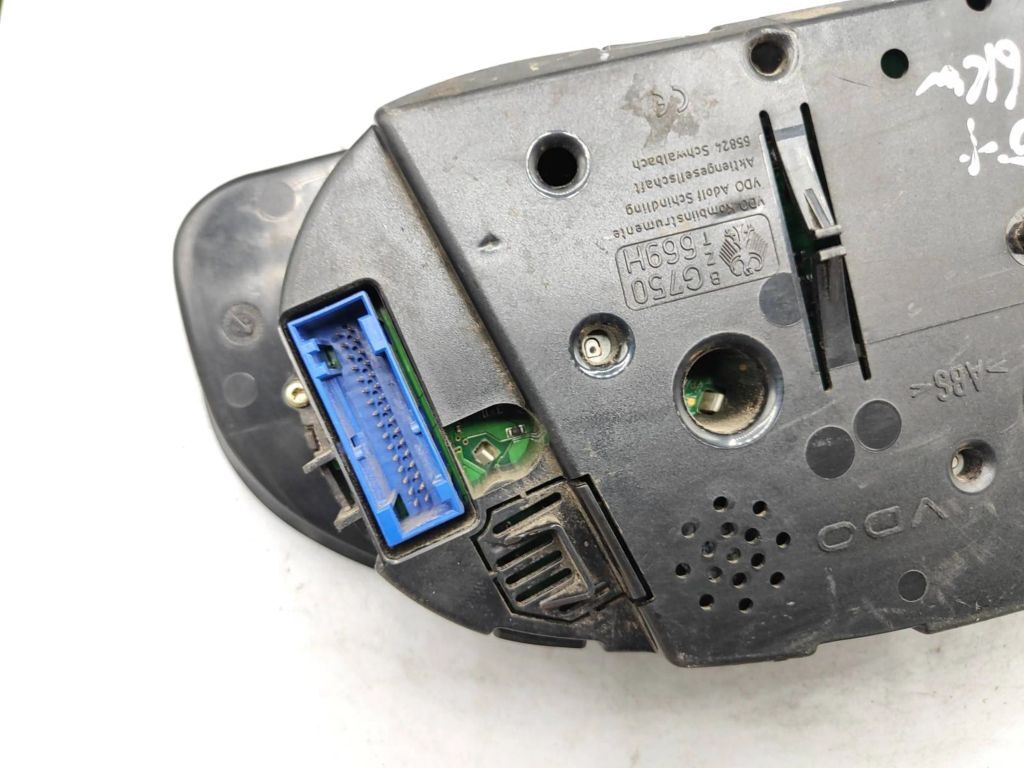Volkswagen PASSAT B5.5 2002 LHD speedometer instrument cluster 3B0920805A