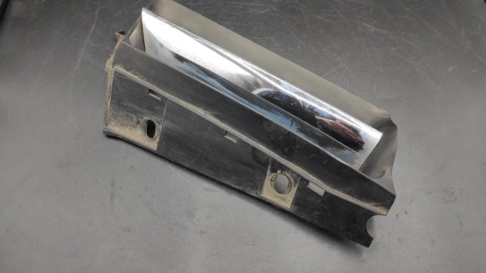 Alfa Romeo 156 2.4JTD 110kW 2002 Front Right Upper Bumper Grill 156017391