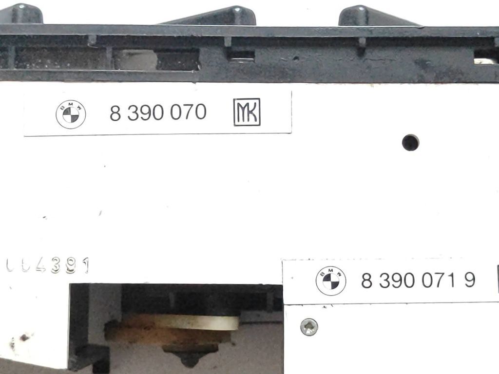 BMW 5 E34 525i Petrol 1993 Climate control unit module 8390070
