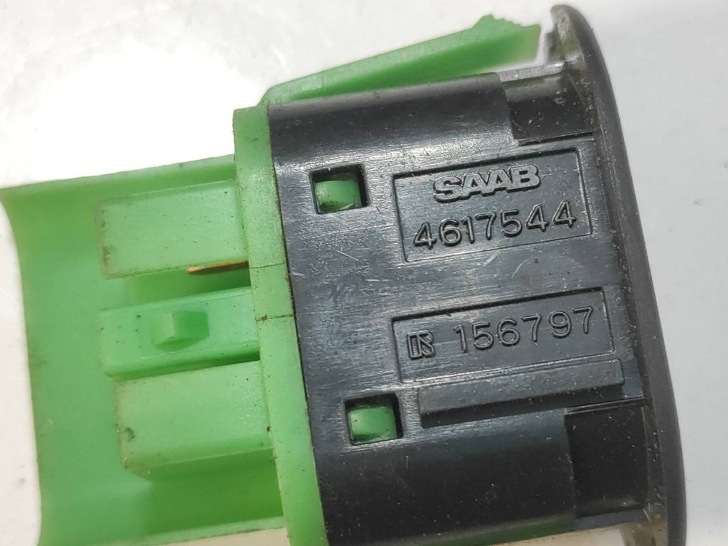 Saab 9-5 2.0T 110kW Petrol 2000 Fuel tank opening switch 4617544