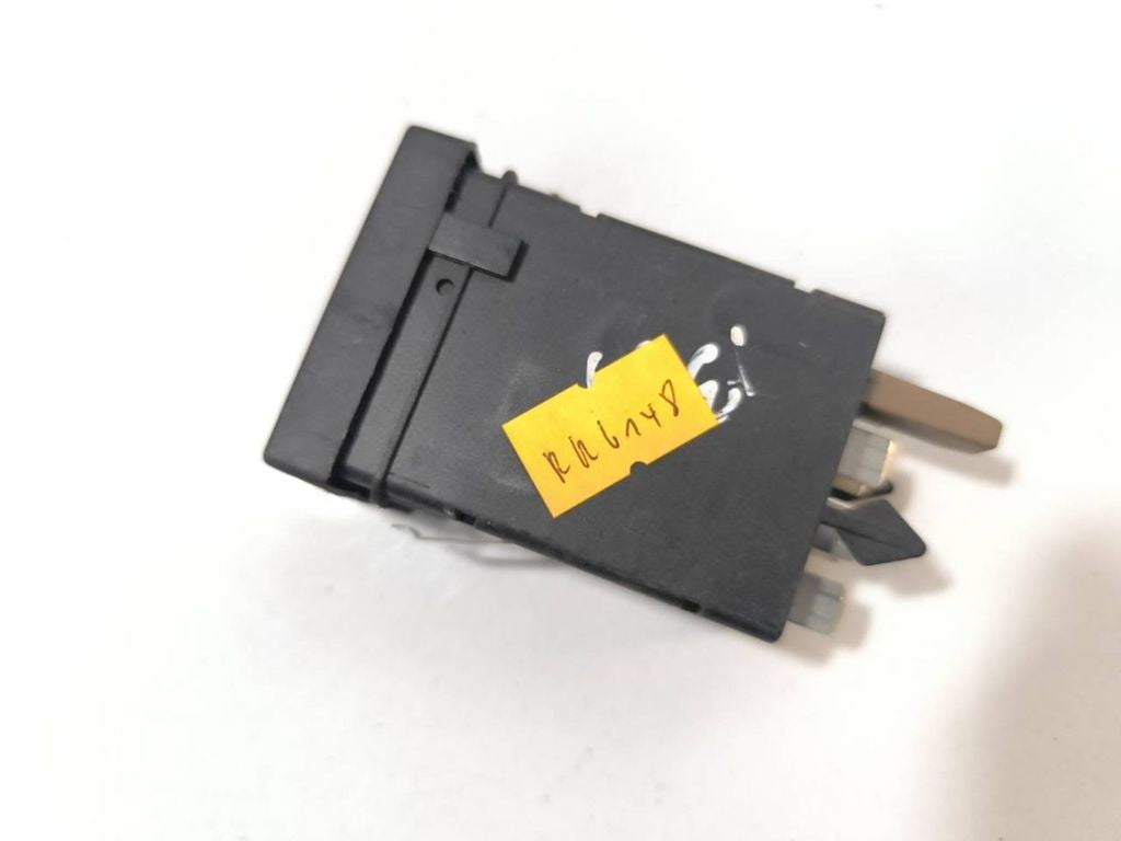 Volkswagen PASSAT B5.5 2005 Seat heating switch 3B0963564C