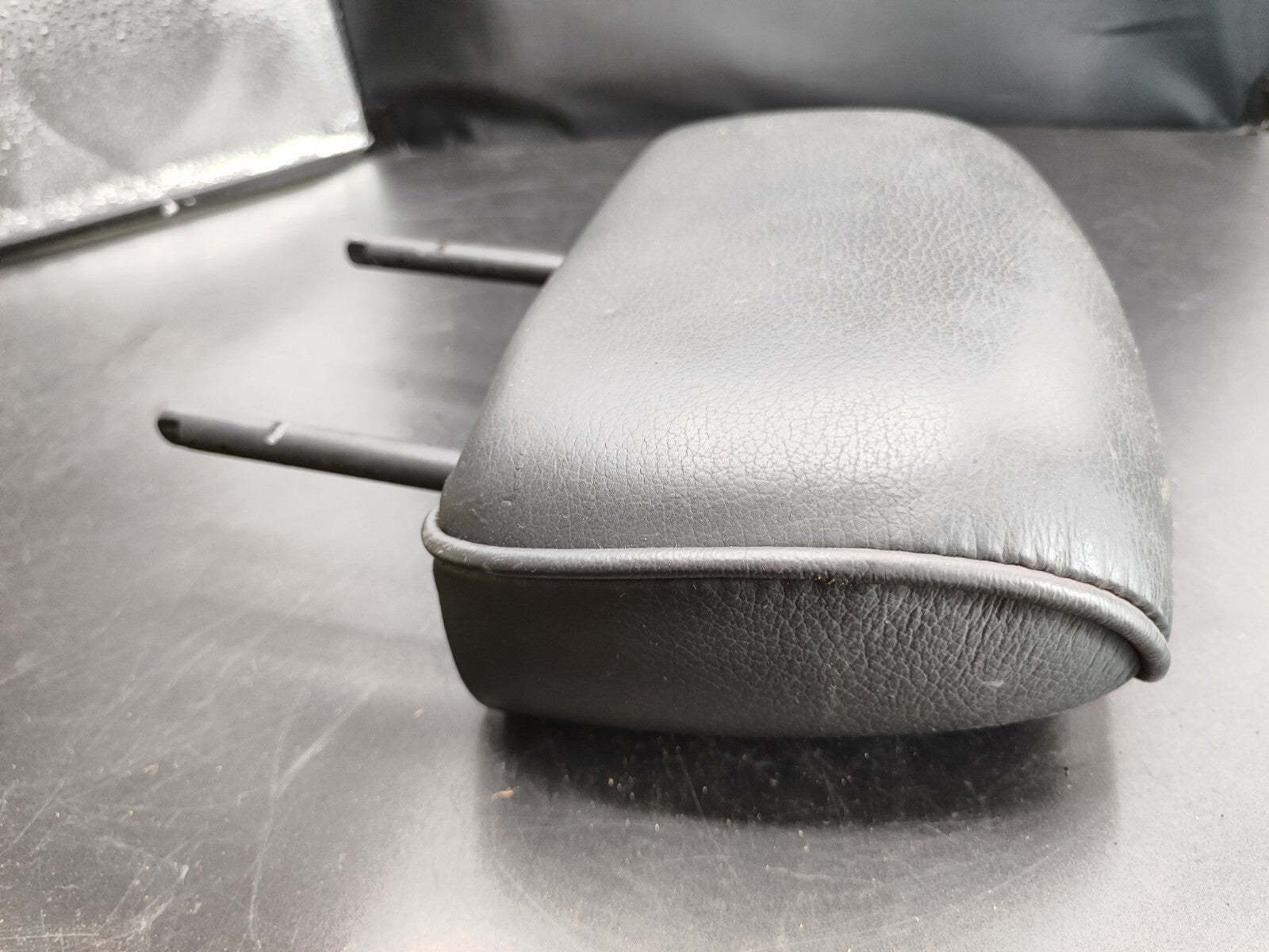 Alfa Romeo 147 1.9JTD 110kW 2005 Rear Interior Seat Headrest Black Leather