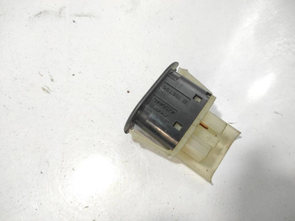 Saab 9-5 2.0T 110kW Petrol 2000 Tailgate opening switch 4733440