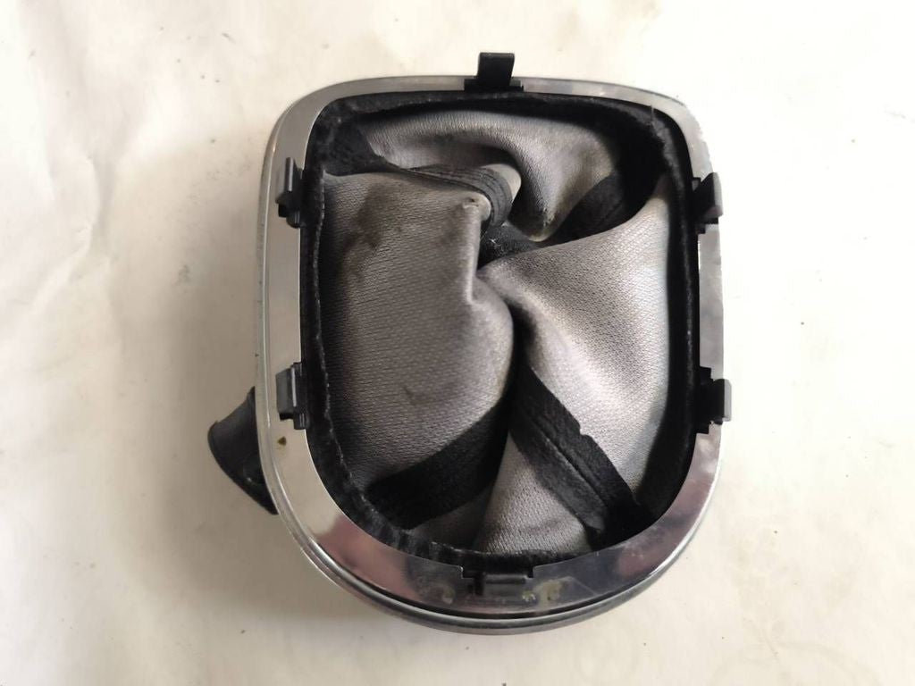 Alfa Romeo 147 1.9JTD 85kW 8V 2005 LHD Gear lever shifter trim leather