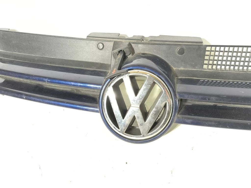 Volkswagen Golf IV 1999 Front grill 1J0853655G