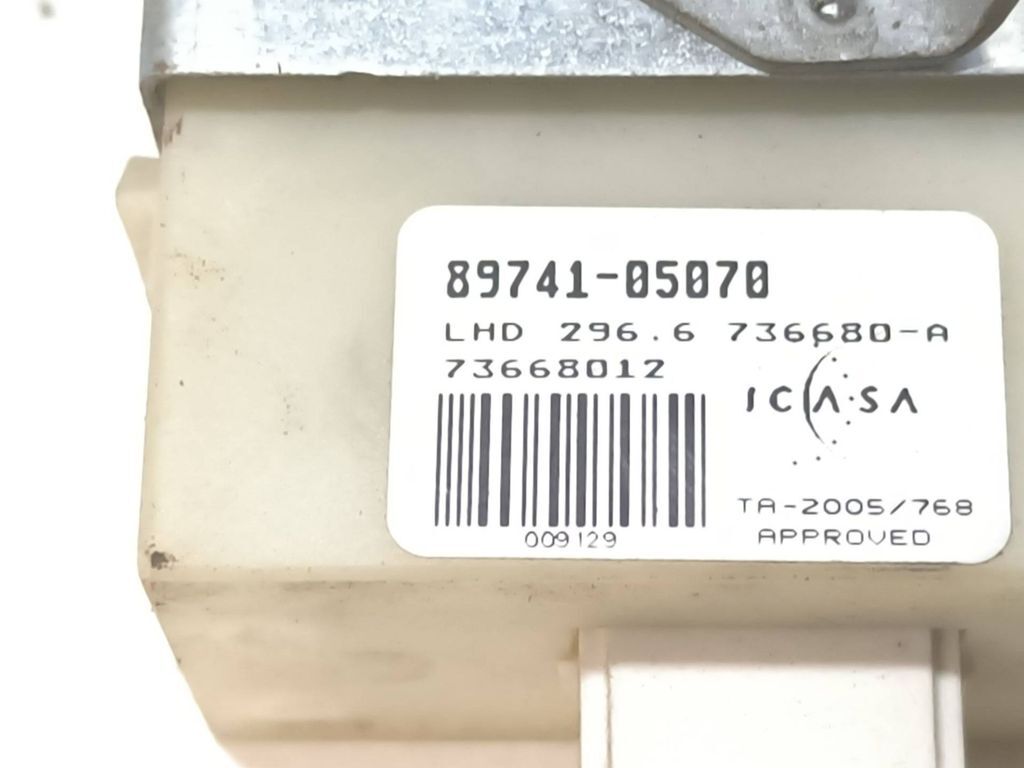 Toyota Avensis T250 2006 door control unit module 8974105070