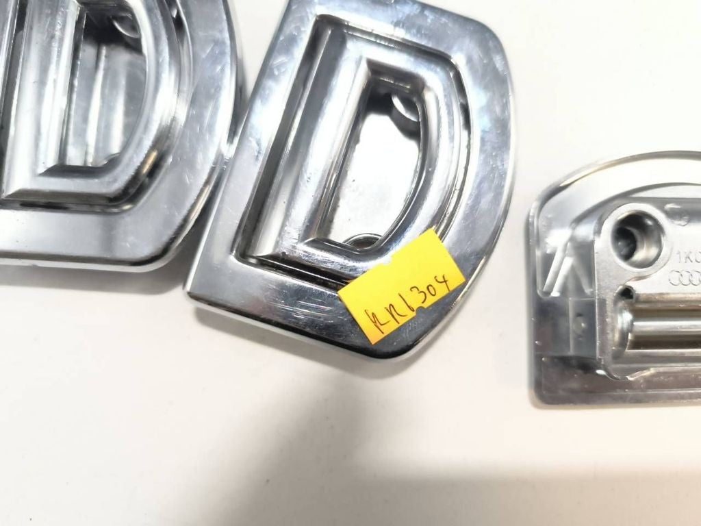 Audi A4 S4 B6 8E 8H 2002 Rear Bracket in trunk boot 1K0864203