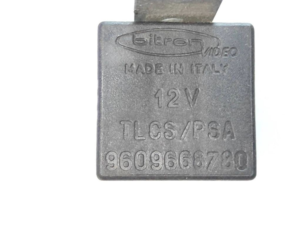 Peugeot 806 1997 relay 9609668780
