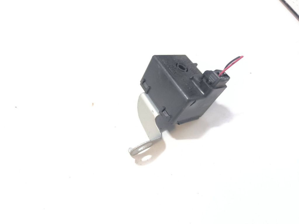 Toyota Avensis T250 2.2D-CAT 2006 relay 8665013010