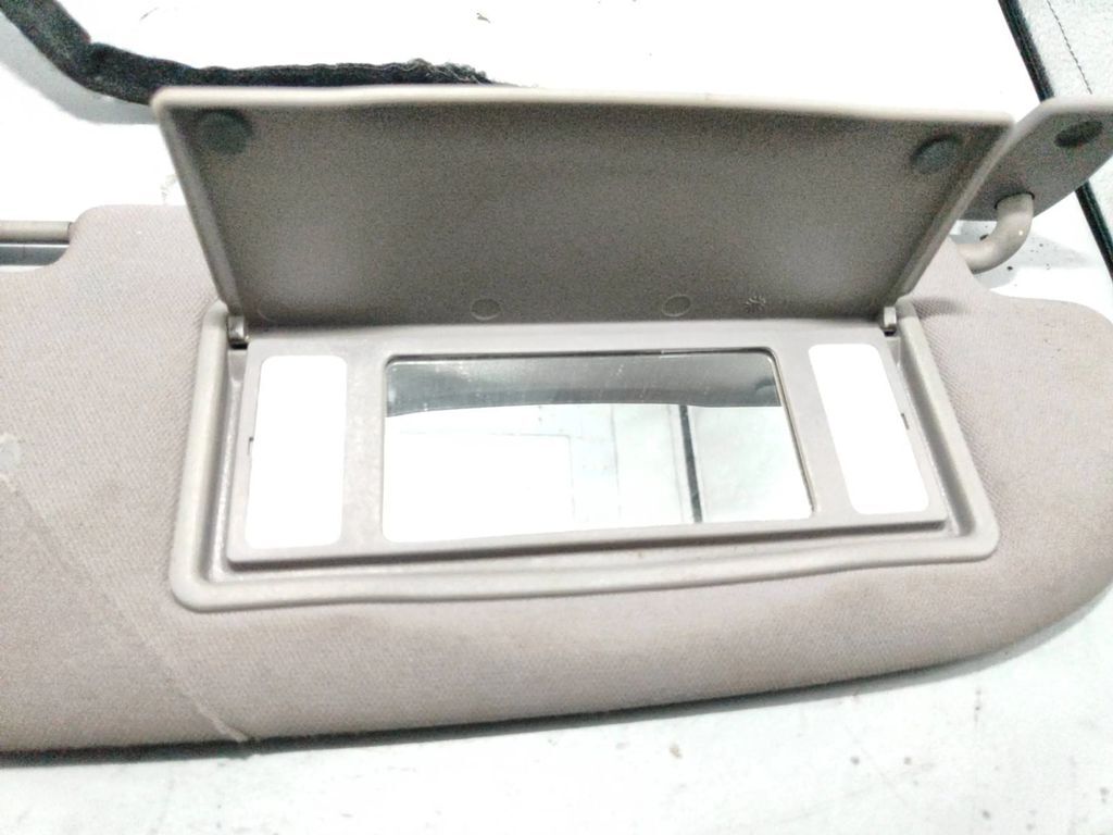 Peugeot 607 2.2i 116kW 2001 LHD Front Right sun visor cover