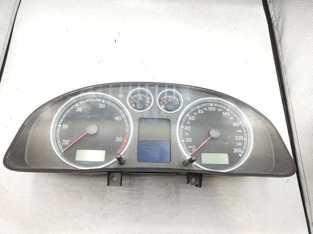 Volkswagen PASSAT B5.5 2005 LHD speedometer instrument cluster 3B0920829A