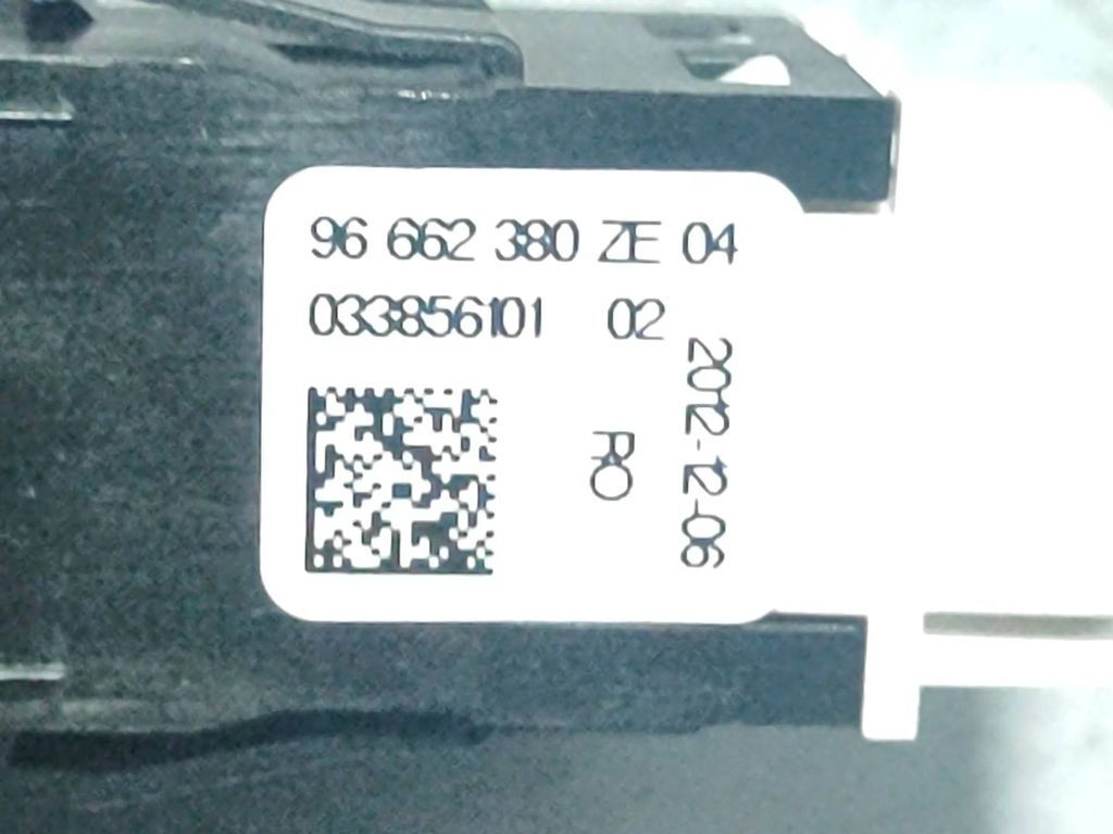 Peugeot 508 2010 Hazard light switch button 96662380ZE