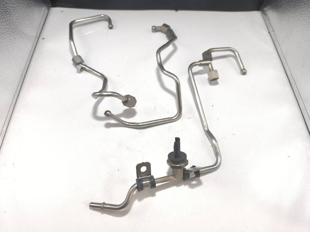 BMW M4 F82 F83 2017 S55 Fuel line pipe hose 0261230349