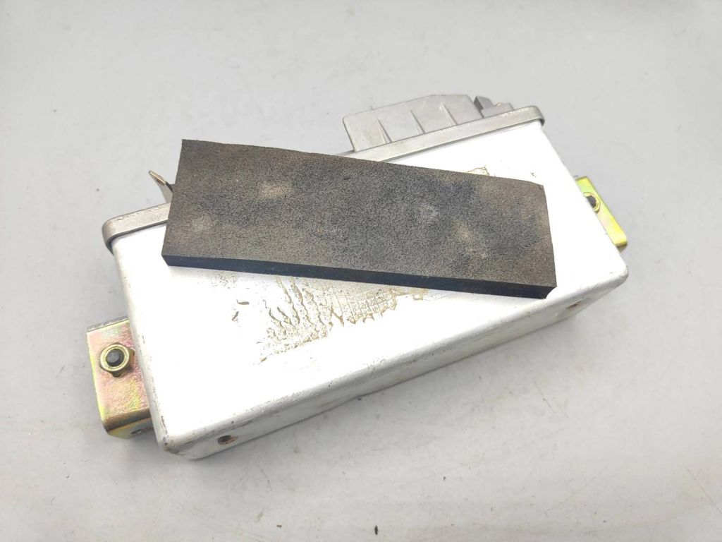 Audi 80 90 S2 B4 1994 ABS control unit module 443907379C