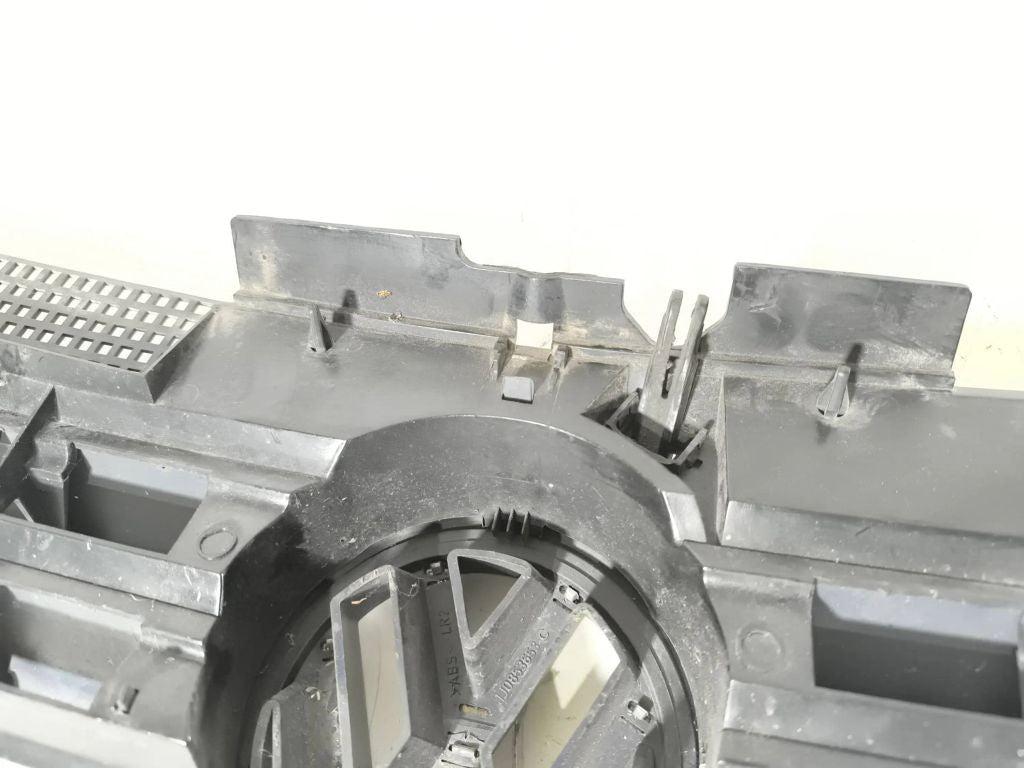 Volkswagen Golf IV 1999 Front grill 1J0853655G