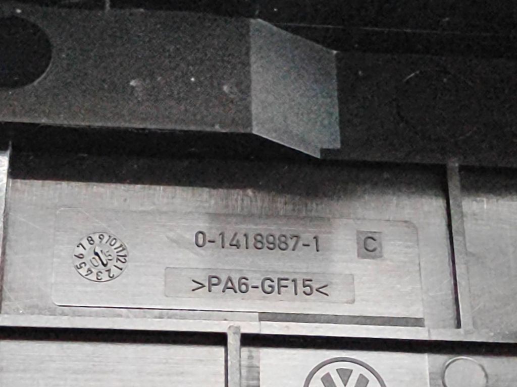 Volkswagen PASSAT B6 2006 Diesel Fuse box cover 014189871