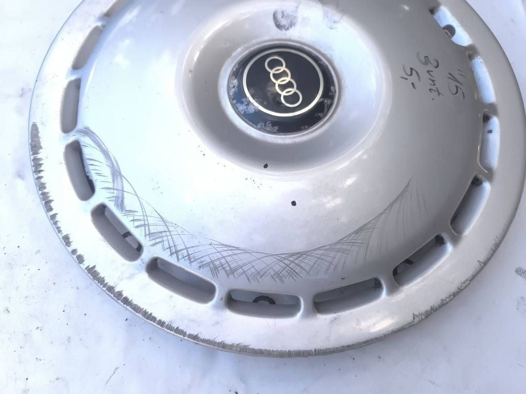 Audi A6 S6 C4 4A 1996 R15 wheel hub cap trim 4A0601147
