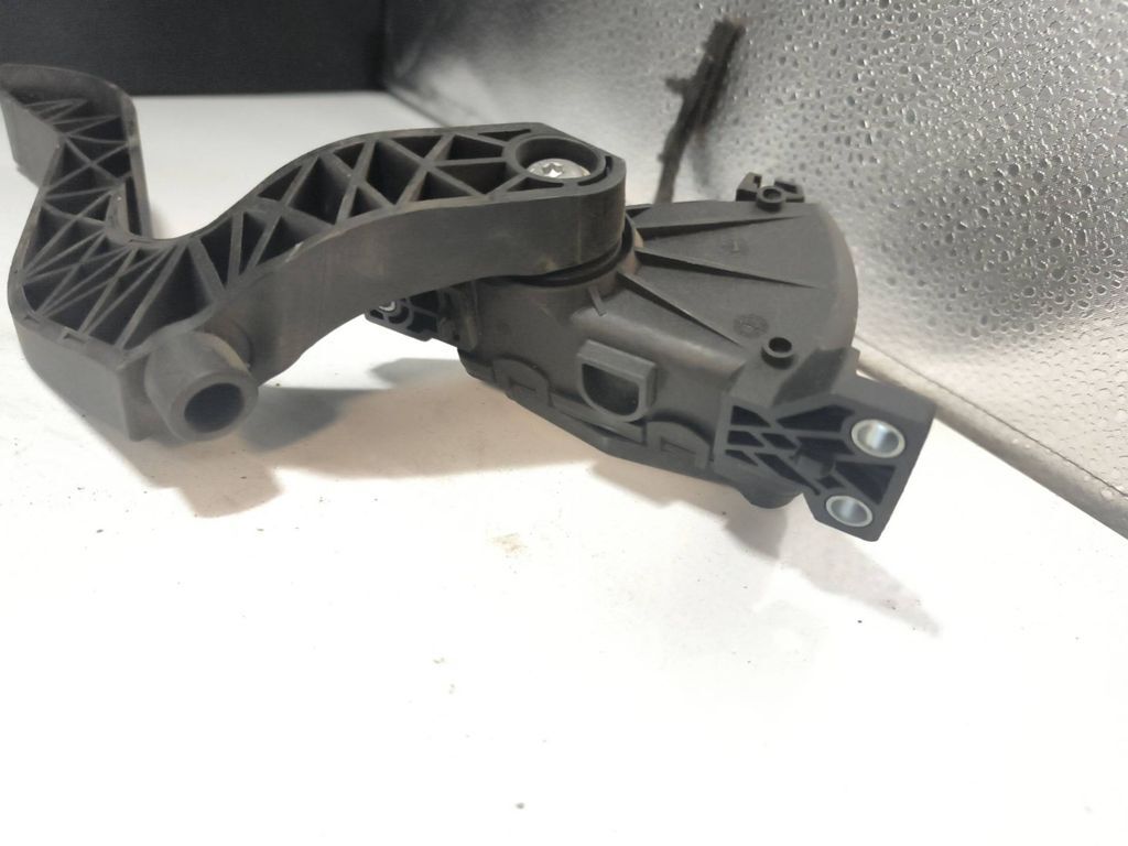 Audi A4 S4 B6 8E 8H 2002 Diesel accelerator throttle pedal 8E1721523C
