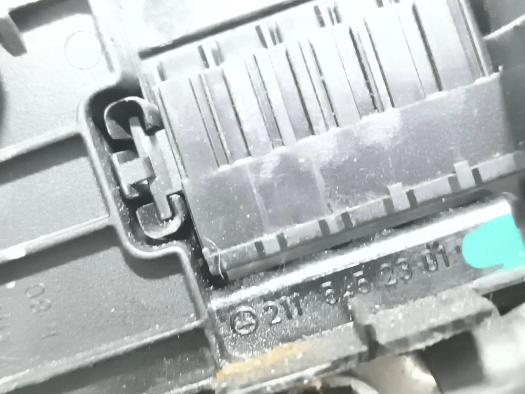 Mercedes-Benz E W211 2003 Diesel Positive fuse wiring loom terminal 2115452301