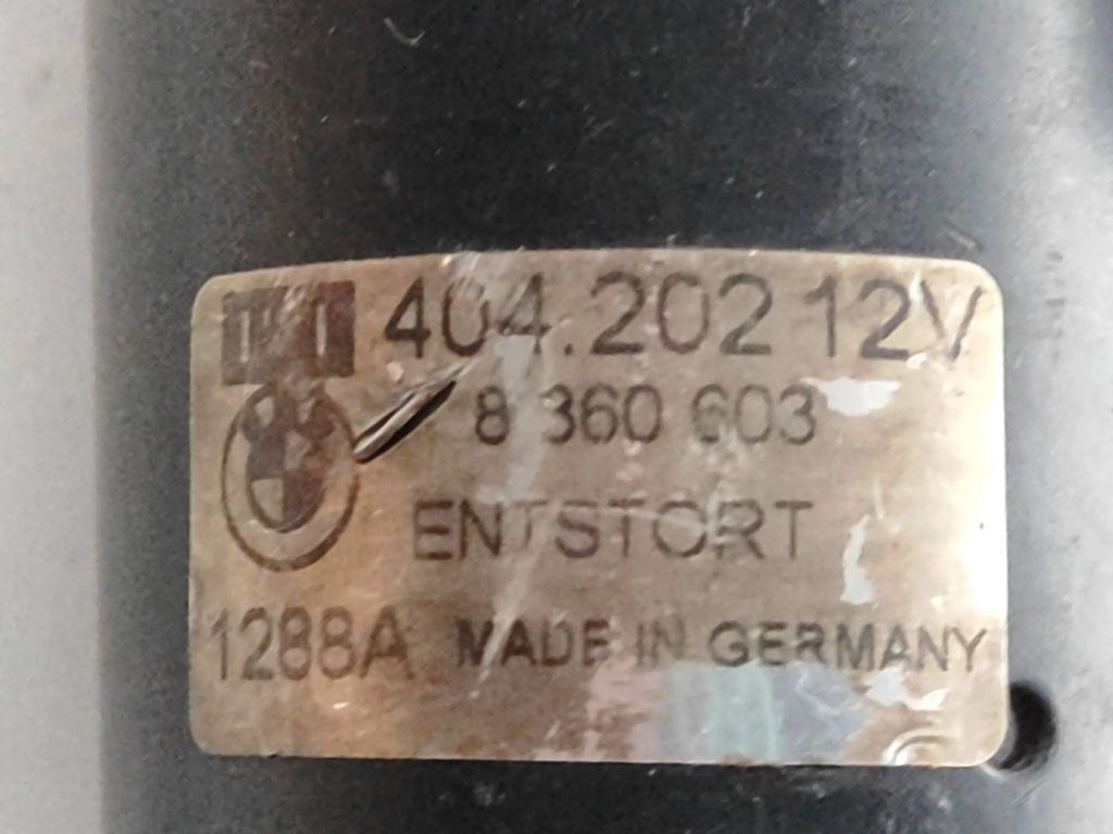 BMW 5 E39 1999 Front windshield glass wiper motor 8360603