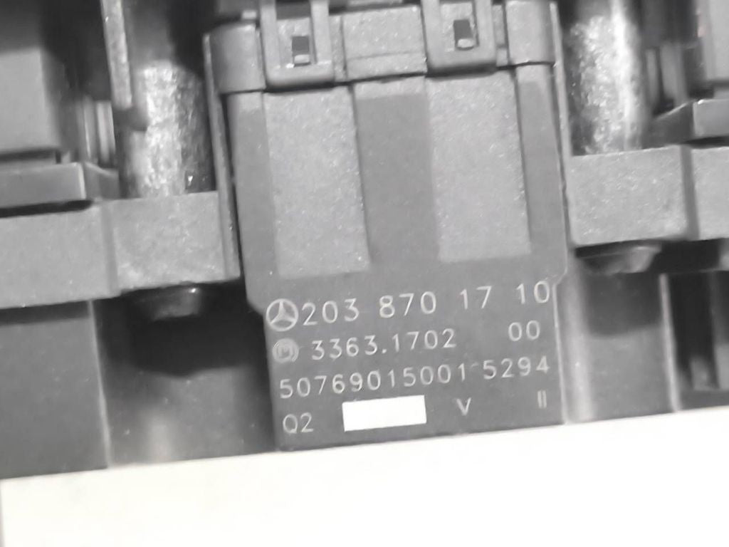 Mercedes-Benz C W203 2001 Hazard light switch 2038701710