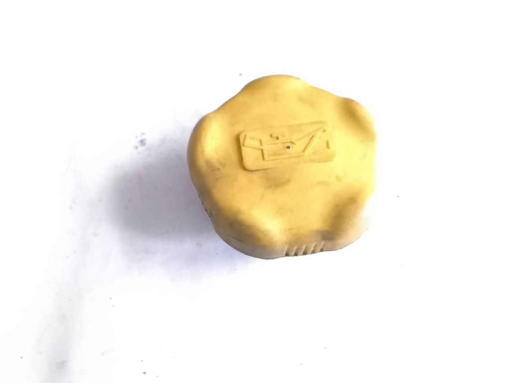 Alfa Romeo 147 1.9JTD 85kW 8V 2005 Diesel Engine oil filler cap