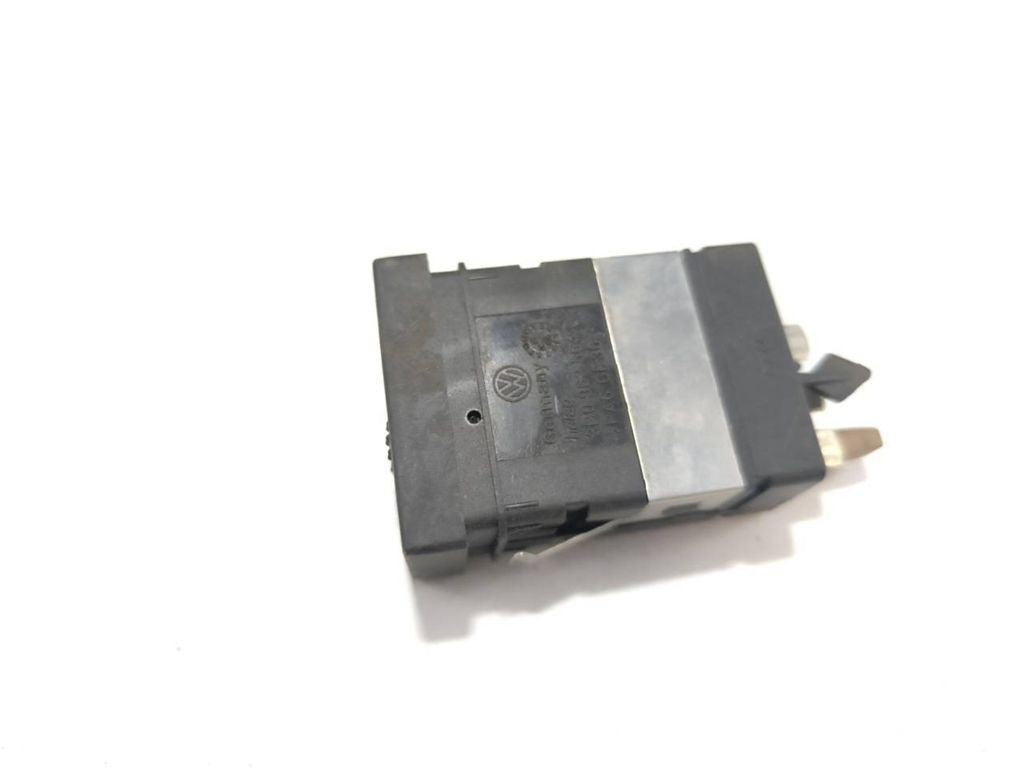 Volkswagen PASSAT B5.5 2005 Seat heat switch 3B0963564C